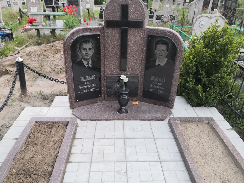 Памятники, укладка плитки.