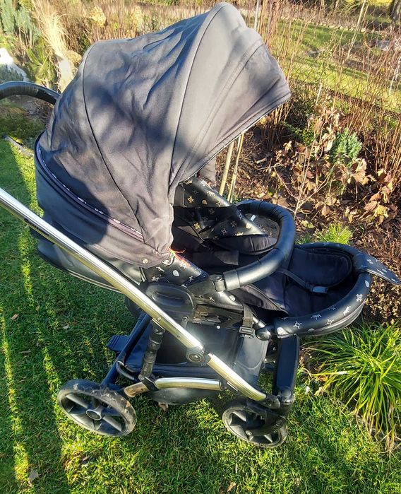 Sprzedam tanio wozek 3 w1 czarno zloty .