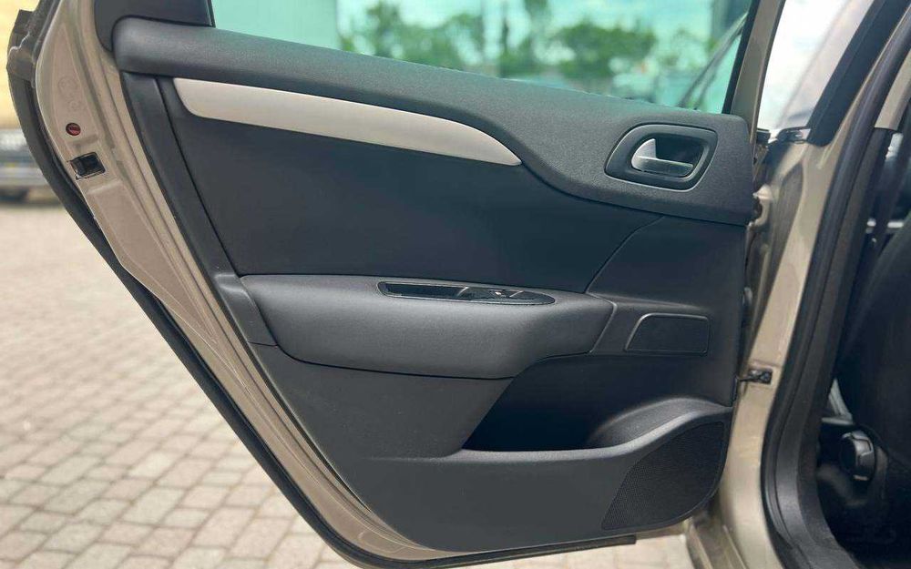 Citroen C4 2011 року