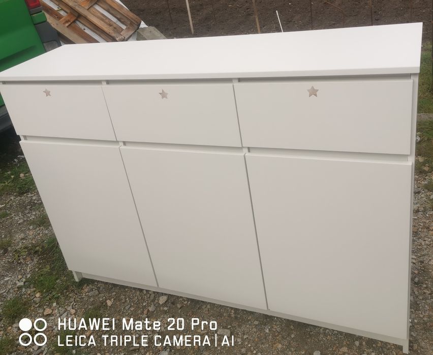 Sprzedam komodę  biała z półkami