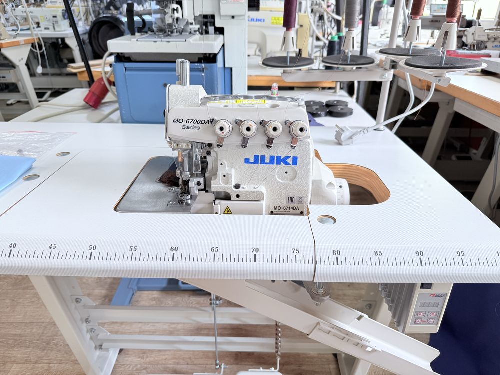 Overlock Owerlok Juki MO-6714DA 4 nitkowy Servo 230V Nowy DD FV23%