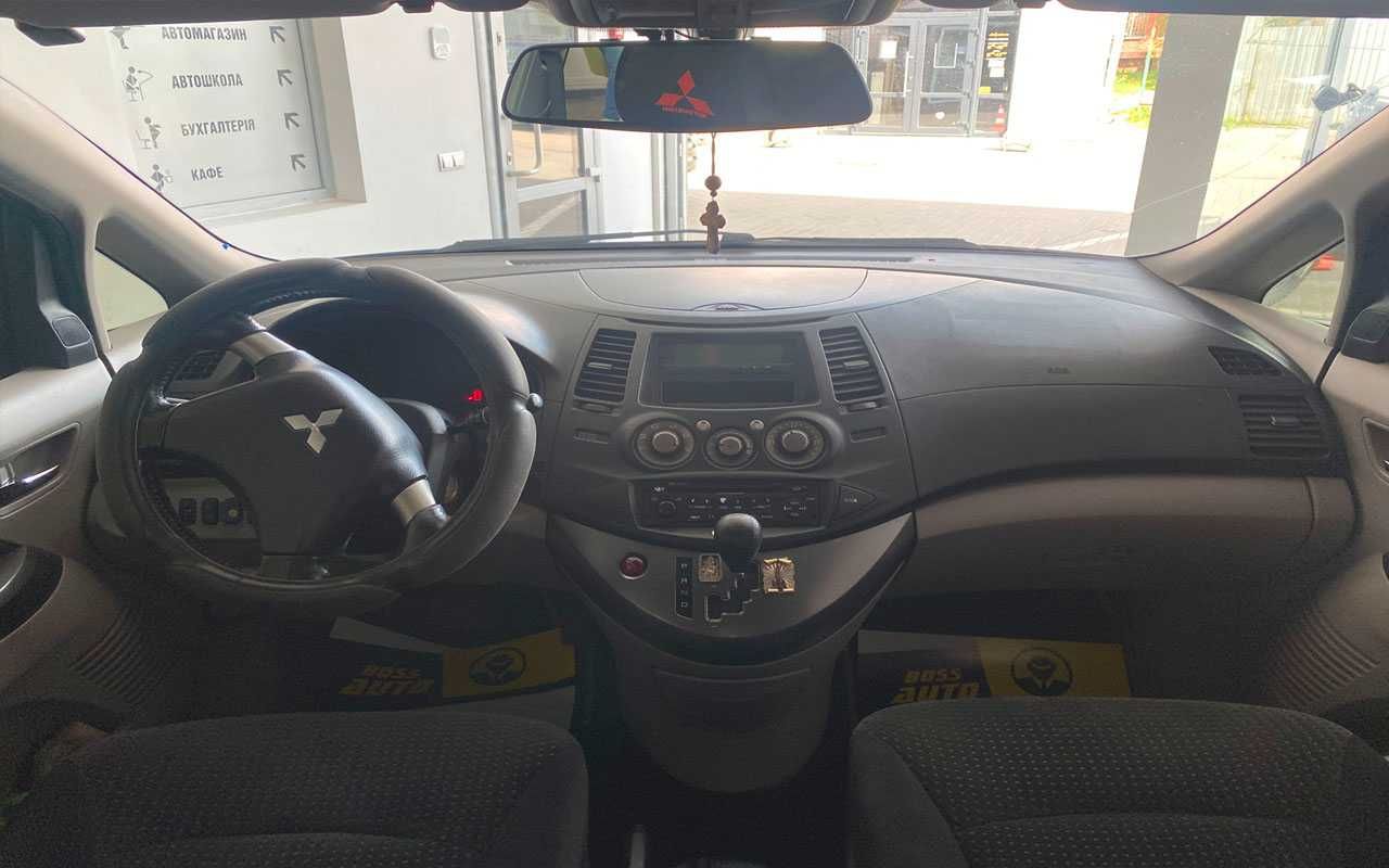 Mitsubishi Grandis 2006