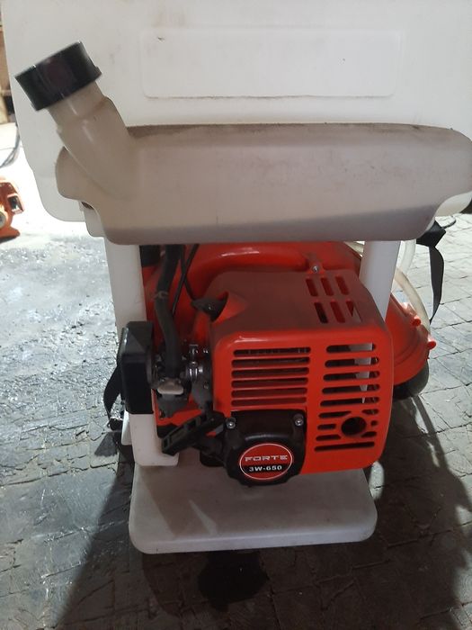 Оприскувач бензиновий бензорозпилювач