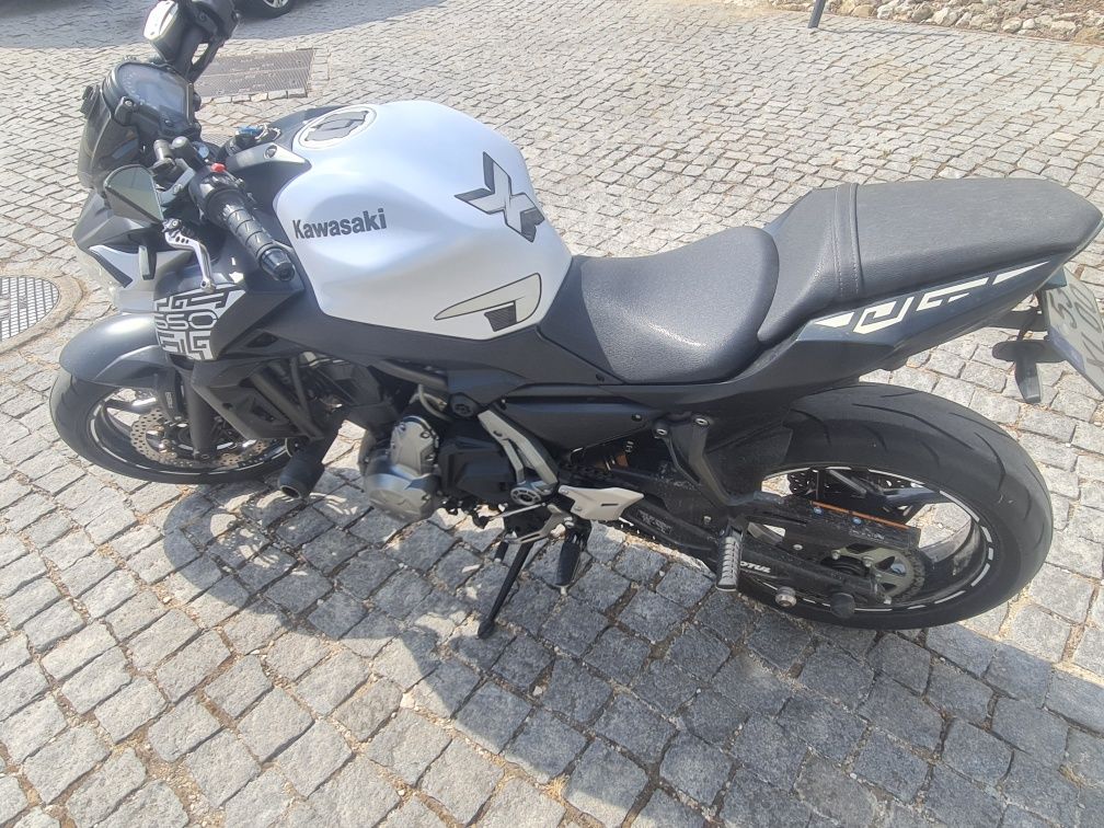 Kawasaki Z650 impecável