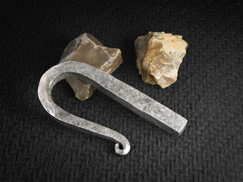 Kute krzesiwo kowalskie z krzemieniami, replika, do bushcraftu