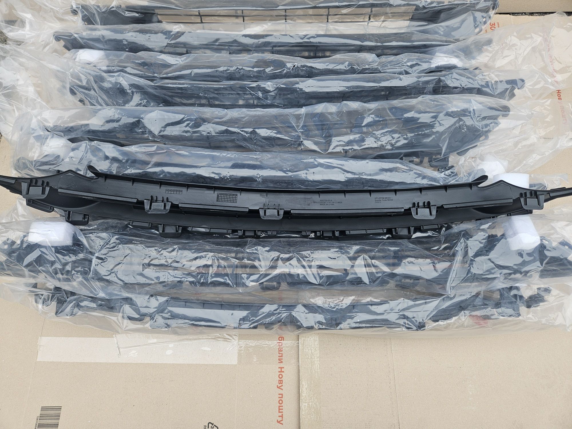 Решётка переднего бампера гриль Tesla Model Y 1493759
