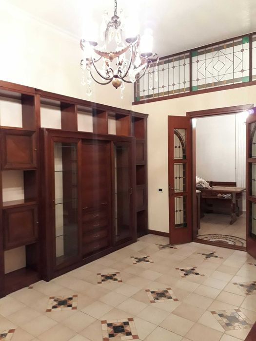 Подол, Андреевский спускск 2в, статусный дом, высокие потолки