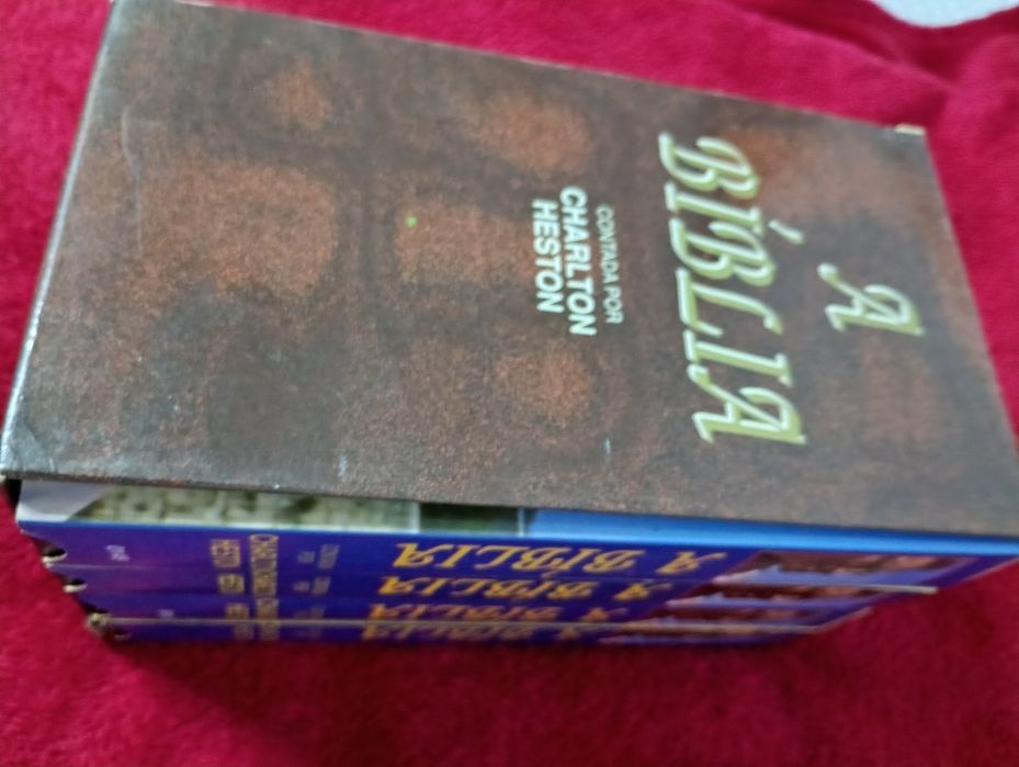 A BÍBLIA em cassetes VHS