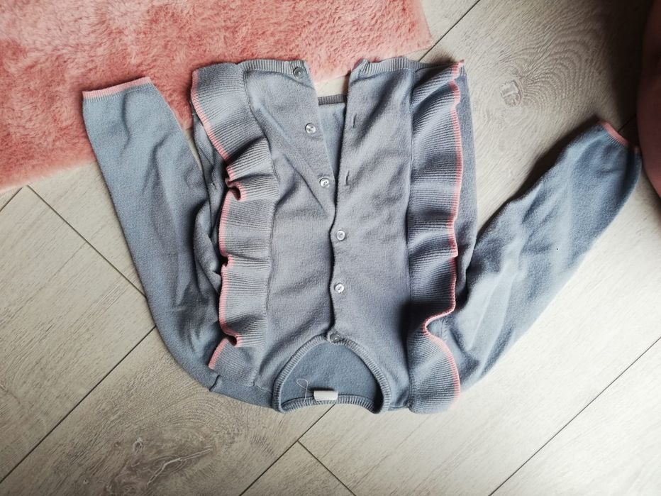 Sweterek H&M zapinany z falbanami 92.