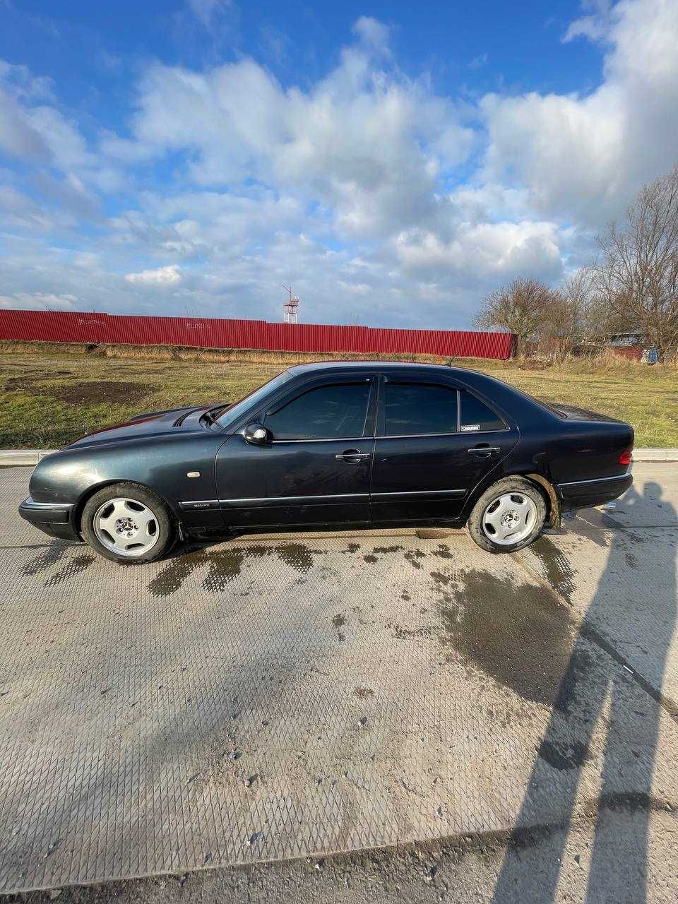 Срочно Продам Mercedes-Benz E-Class W210