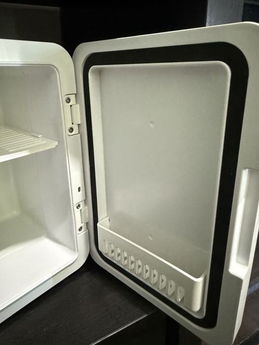 Vendo mini figorifico branco 6L