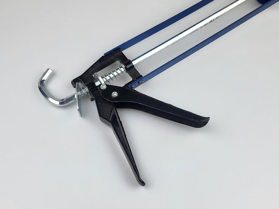 Pistolet do kleju silikonu