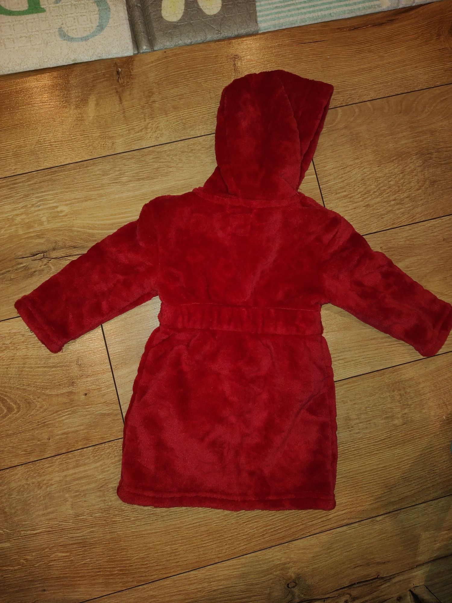 Szlafrok czerwony rozmiar 74 Primark