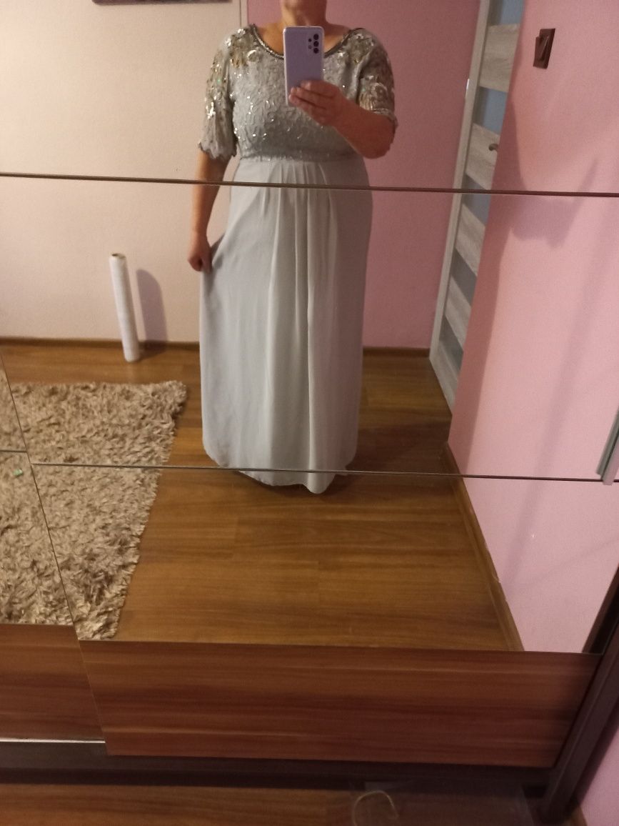 Piękna długa sukienka