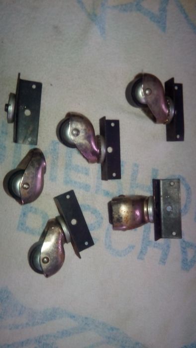 Ролік меблевий..