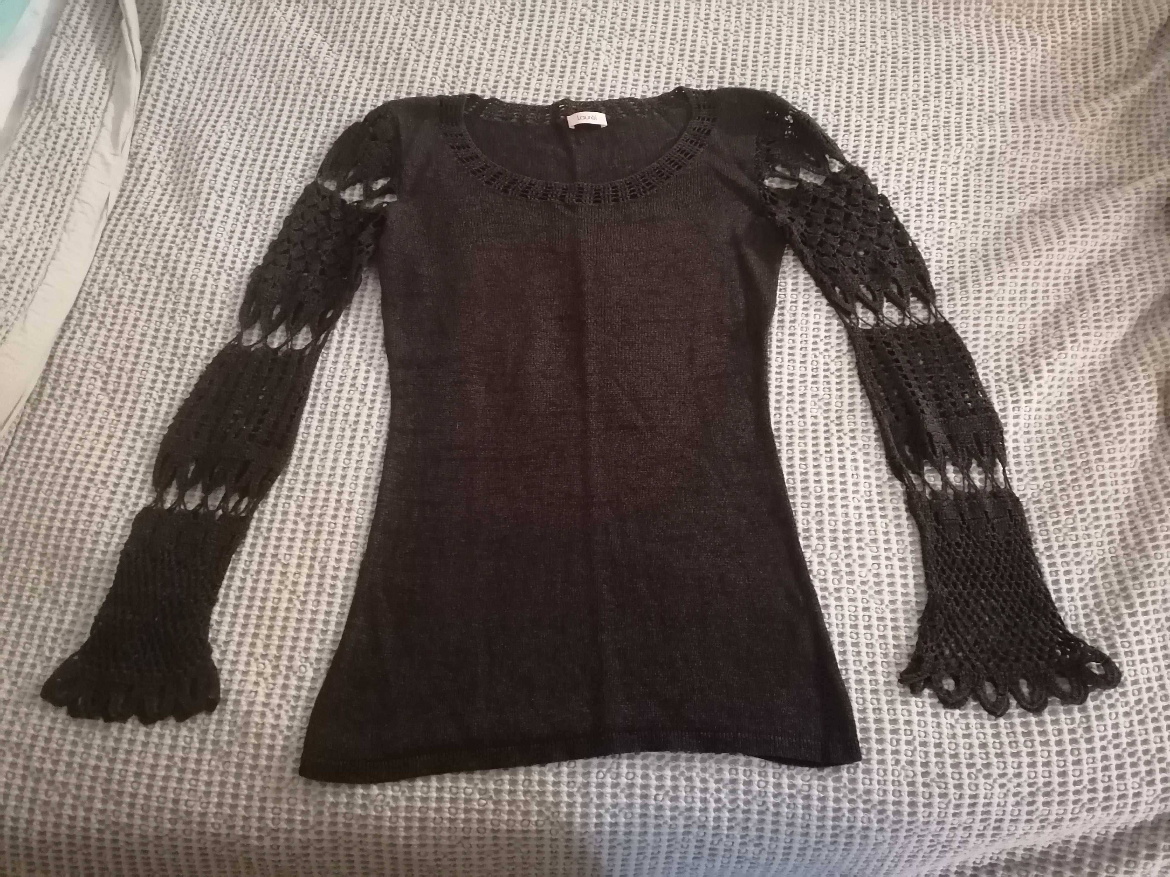 Camisola com manga rendada