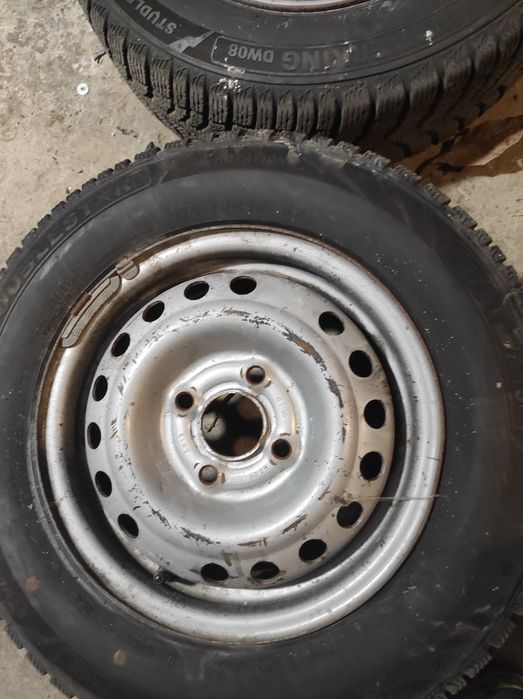 Продам 2 колеса в соборі.Резина і сезону не пройшла.