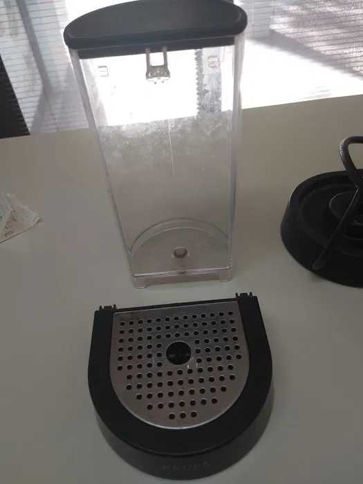 Máquina de café Nespresso Krups a funcionar perfeitamente