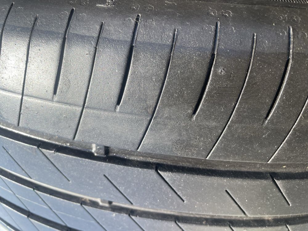 265/40/21 goodyear efficient grip performance