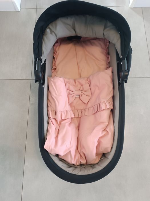 Kołderka, poduszka, pościel i prześcieradło do wózka- gondoli