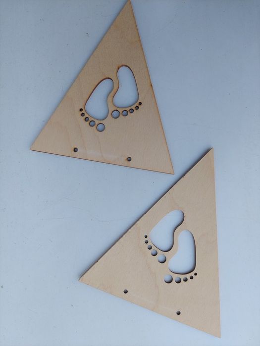 Drewniana dekoracja baby shower, stopki dziecka na girlandę