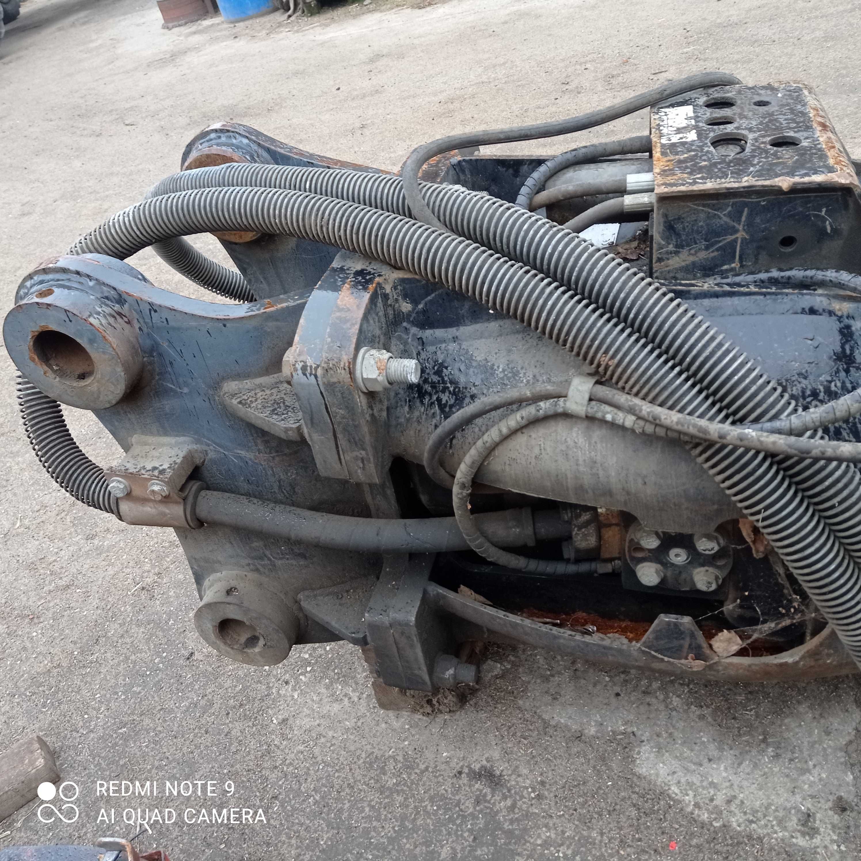 Młot wyburzeniowy CAT H 110