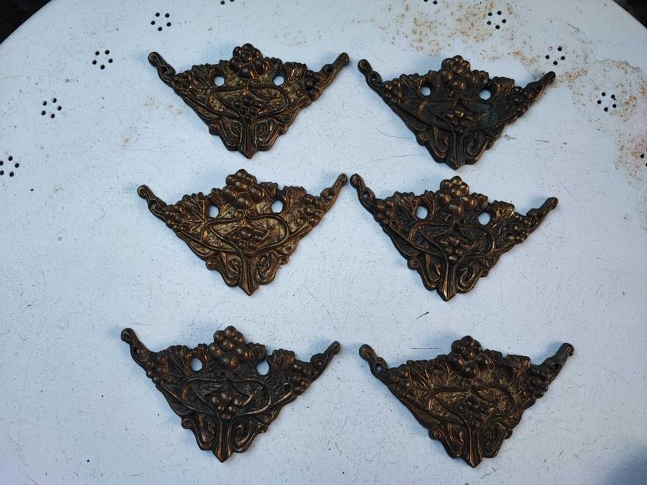 Stara mosiężna aplikacja do mebel,komoda,zegar itp.cena za 1 sztukę