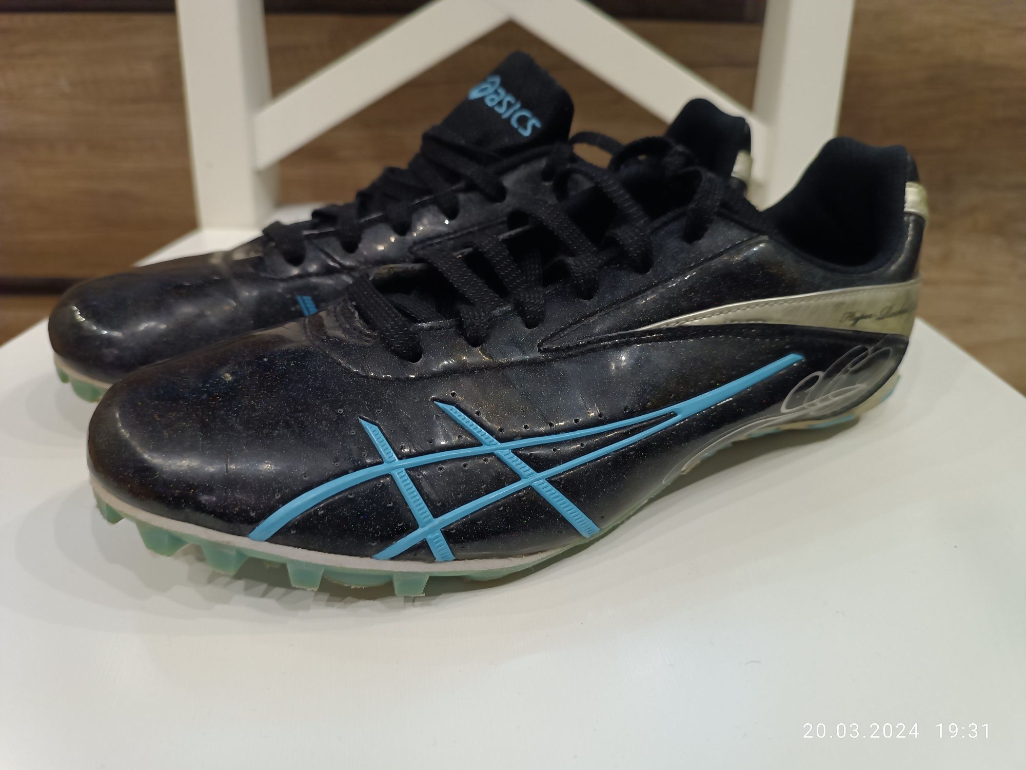 Buty Asics. Wkręty. Piłkarskie. Korki