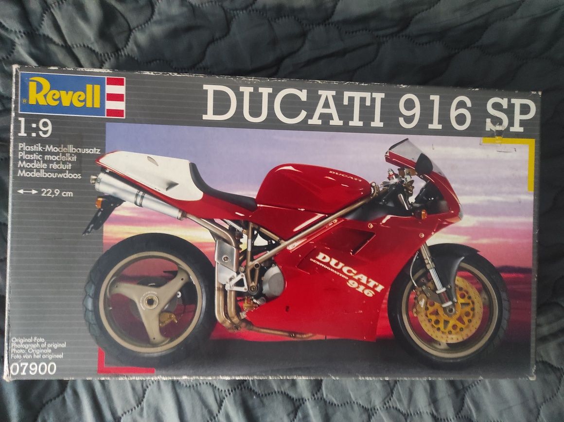 Model do sklejania Ducati 916 SP w skali 1:9, REVELL 07900