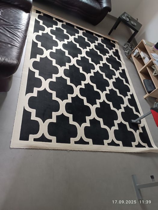 Rezerwacja Dywan 200x290, bardzo dobry stan,  ciekawe wzór