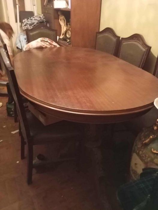 Cadeiras mais mesa de sala