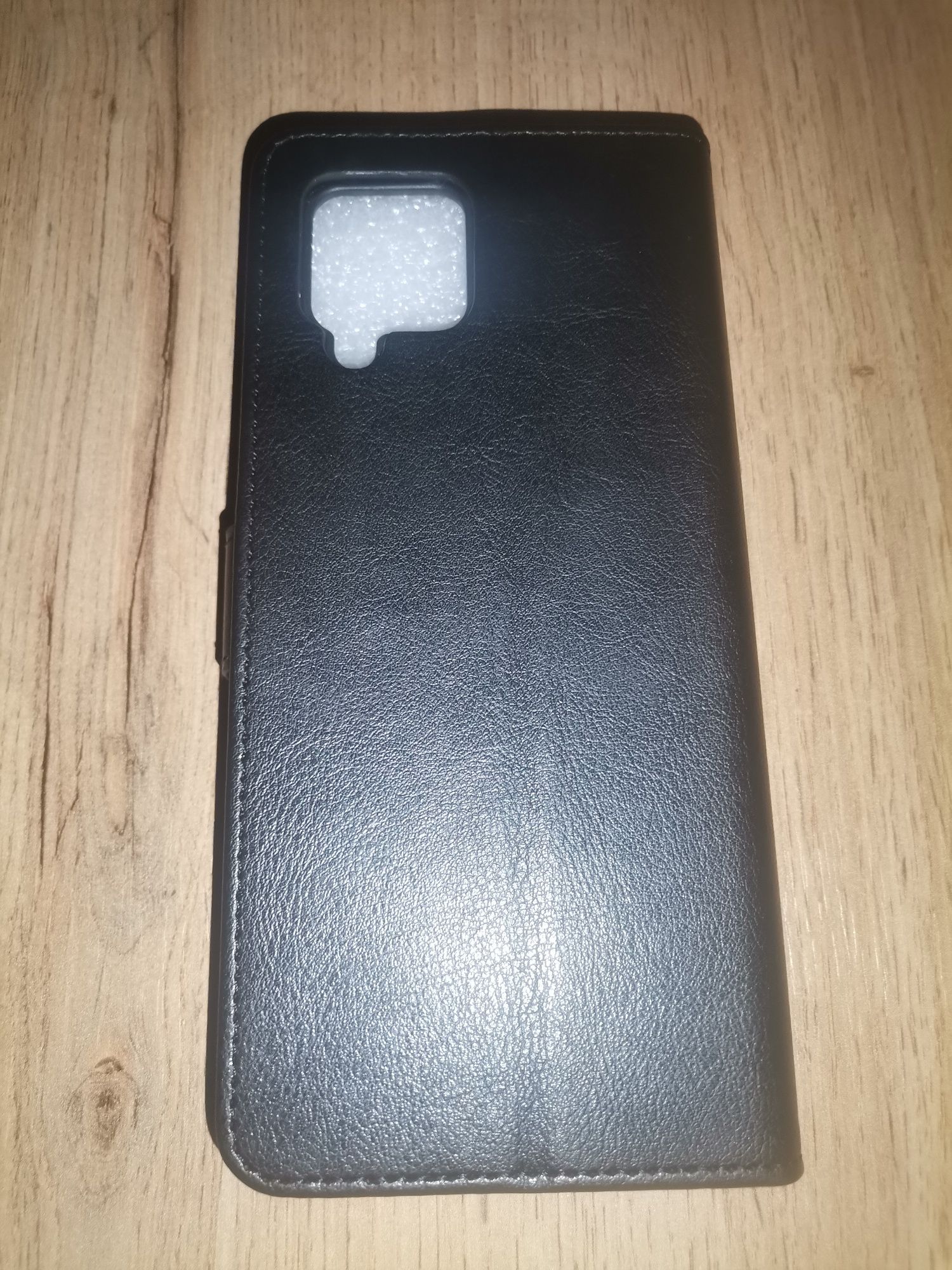 Etui skórzane z klapką Vakoo do Samsung Galaxy A42 czarny