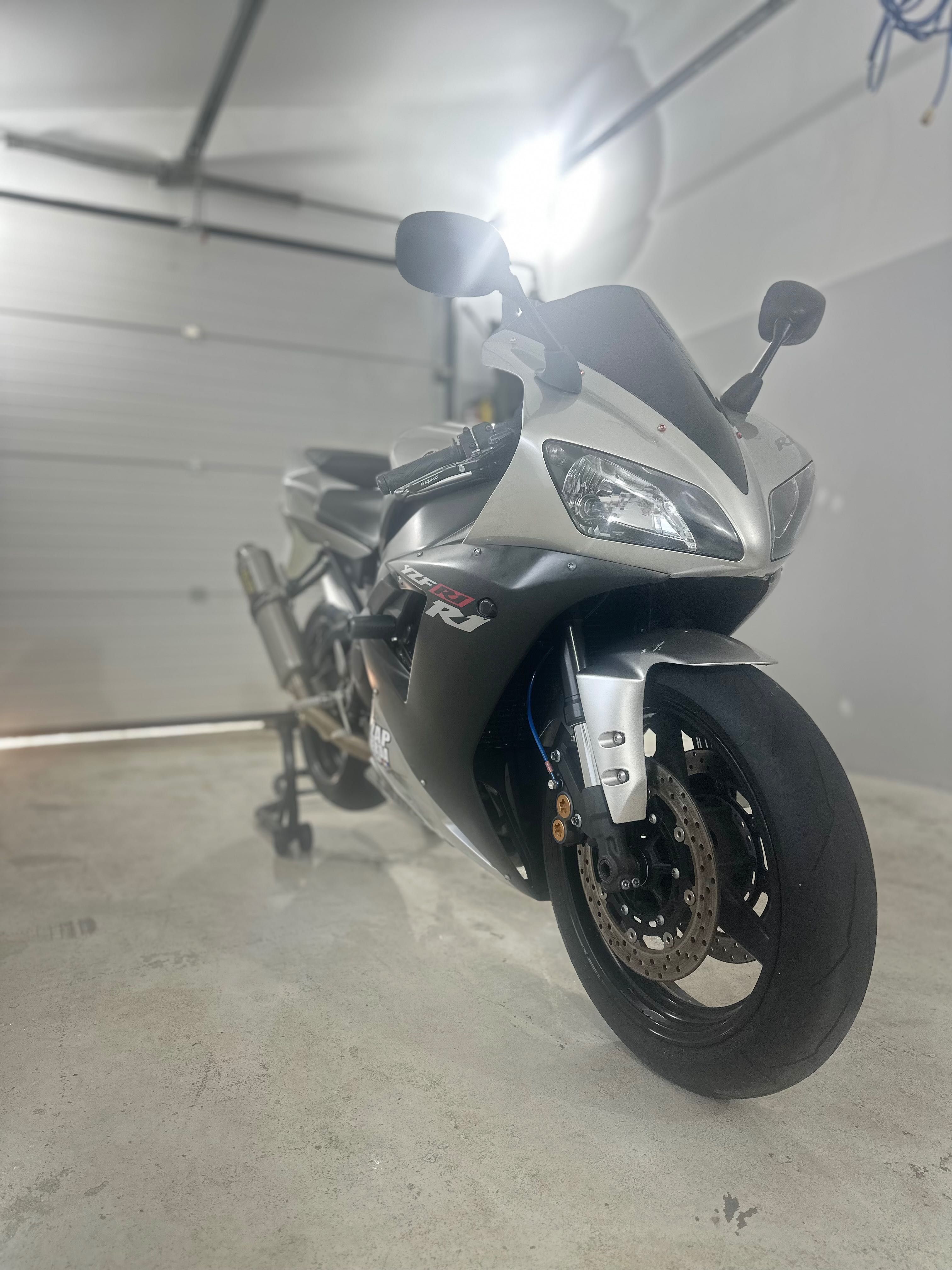 Yamaha R1 RN09 stan bdb bez wkładu