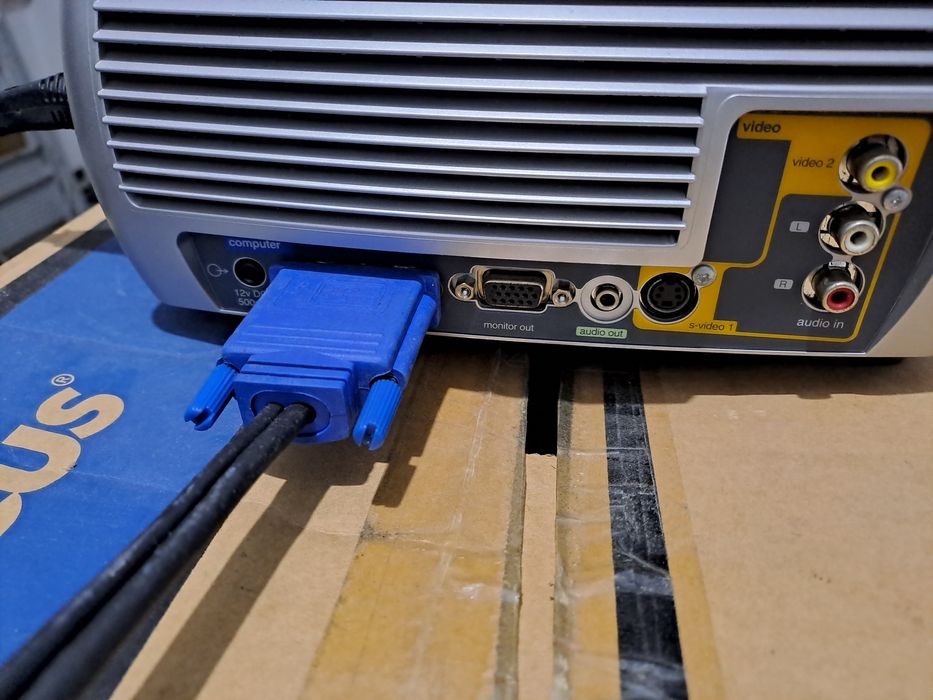 Projetor Vídeo Infocus X2 2000:1 de contraste. 2000 Lúmenes Até 9.8m