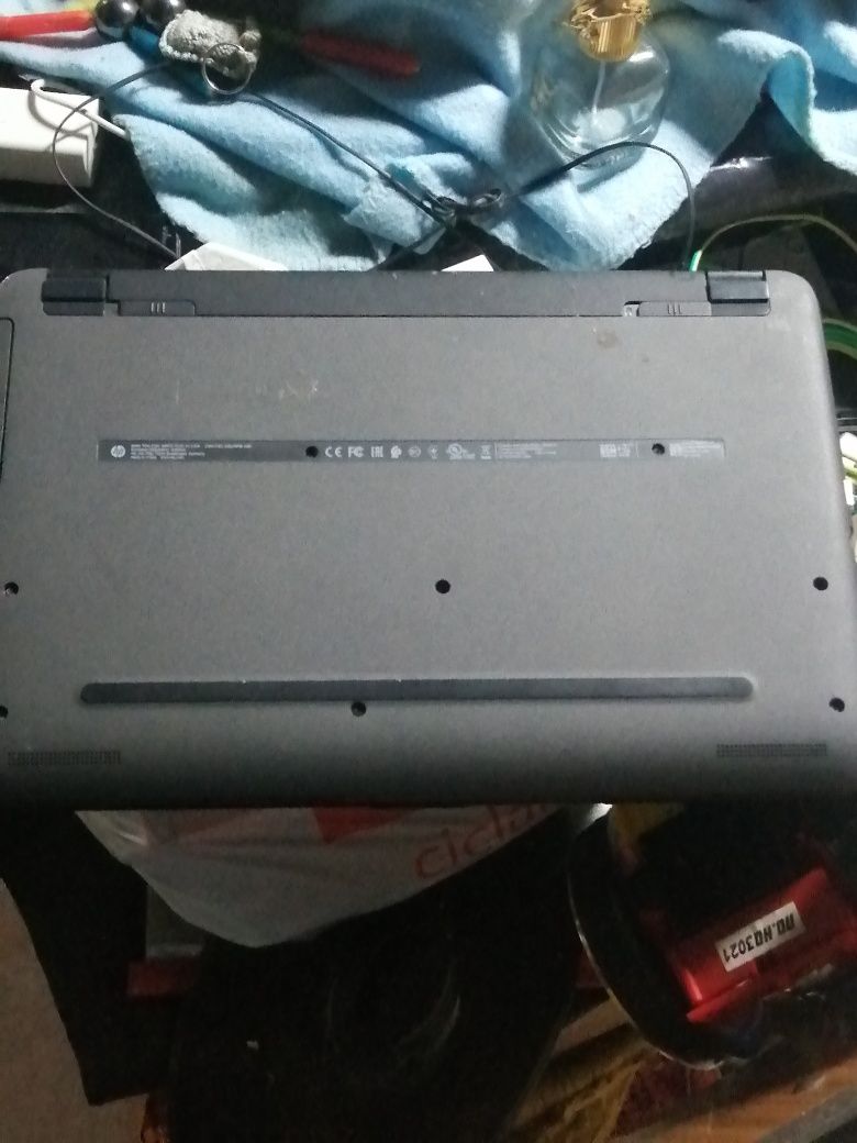 Portátil HP i3 com Windows 10 home e carregador bem funcional