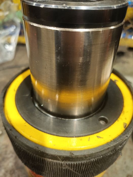 Siłownik hydrauliczny z otworem 30T