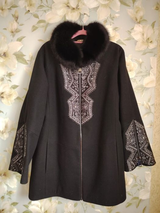 Пальто кашемир осень зима с натуральним мехом песца и вышивкой 50-52р