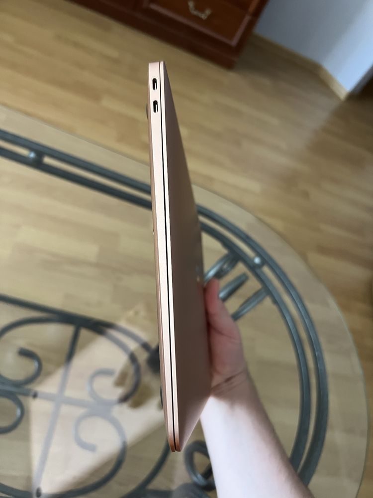 Продам MacBook Air 13 M1 2020 256 Gb