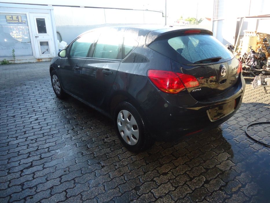 Opel Astra J 1.7 Cdti 110cv (A17DTE) de 2012 só ás peças