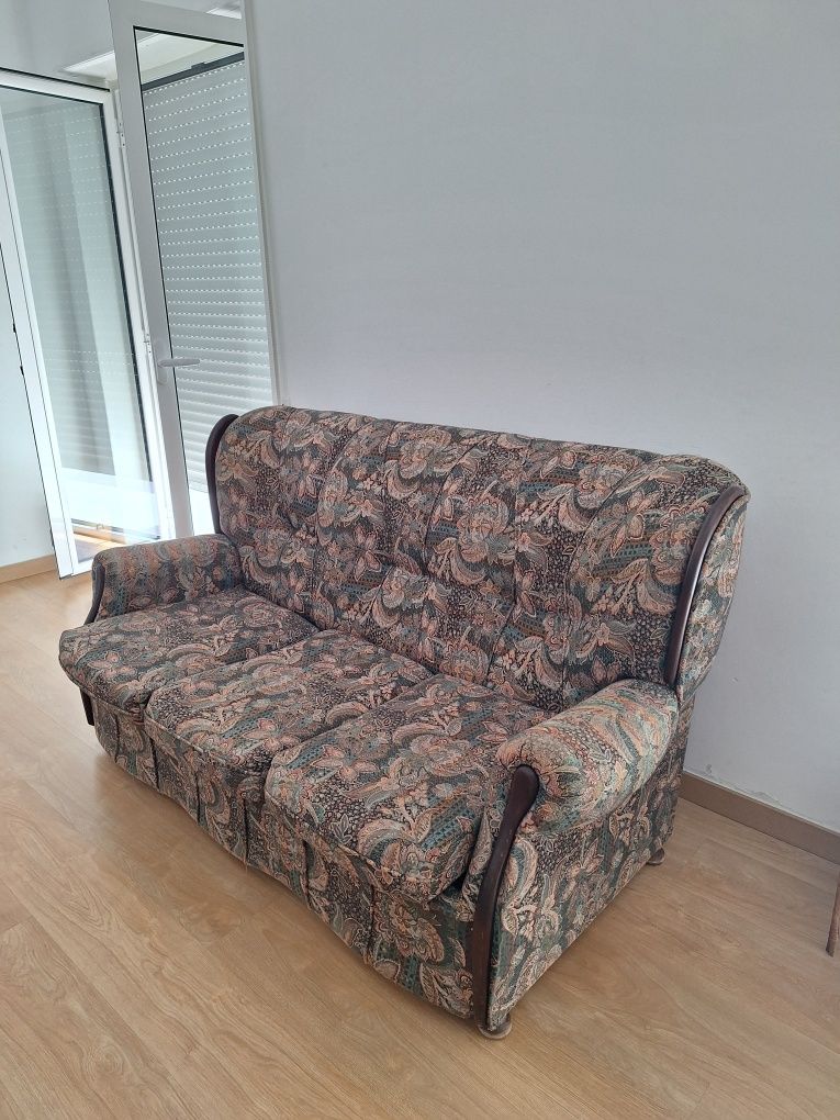 Sofá três lugares e cama