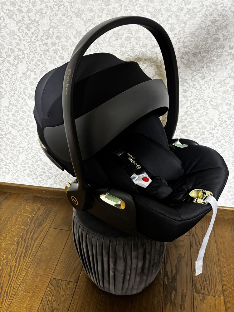 Автокрісло Cybex Cloud T i-Size by Jeremy Scott Wings відмінний стан