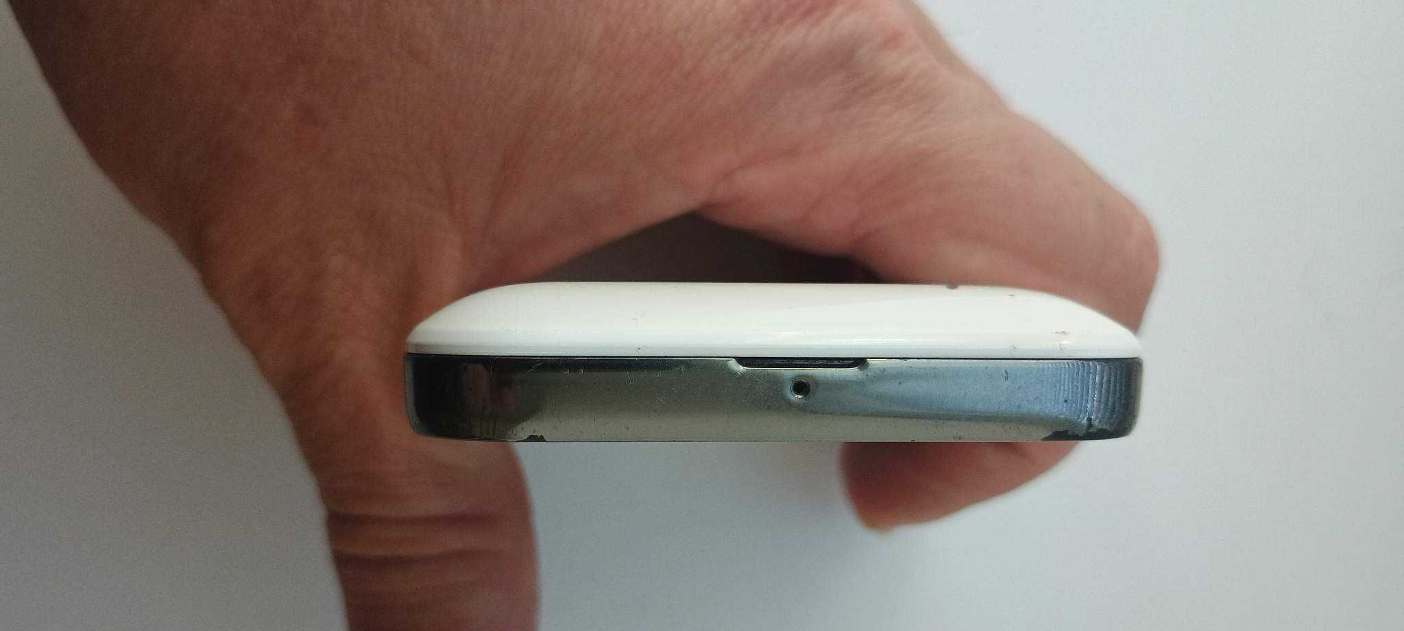 Продам смартфон Samsung GT -5830i Pure white La Fleur