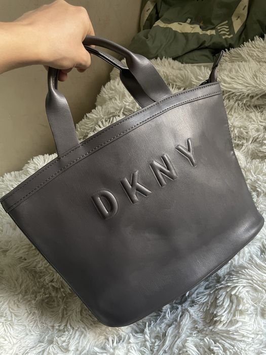 Torebka z napisem DKNY szara