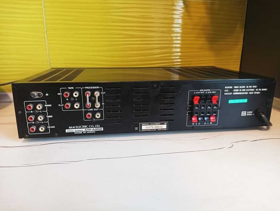 wzmacniacz Akai AM-A202 z korektorem graficznym