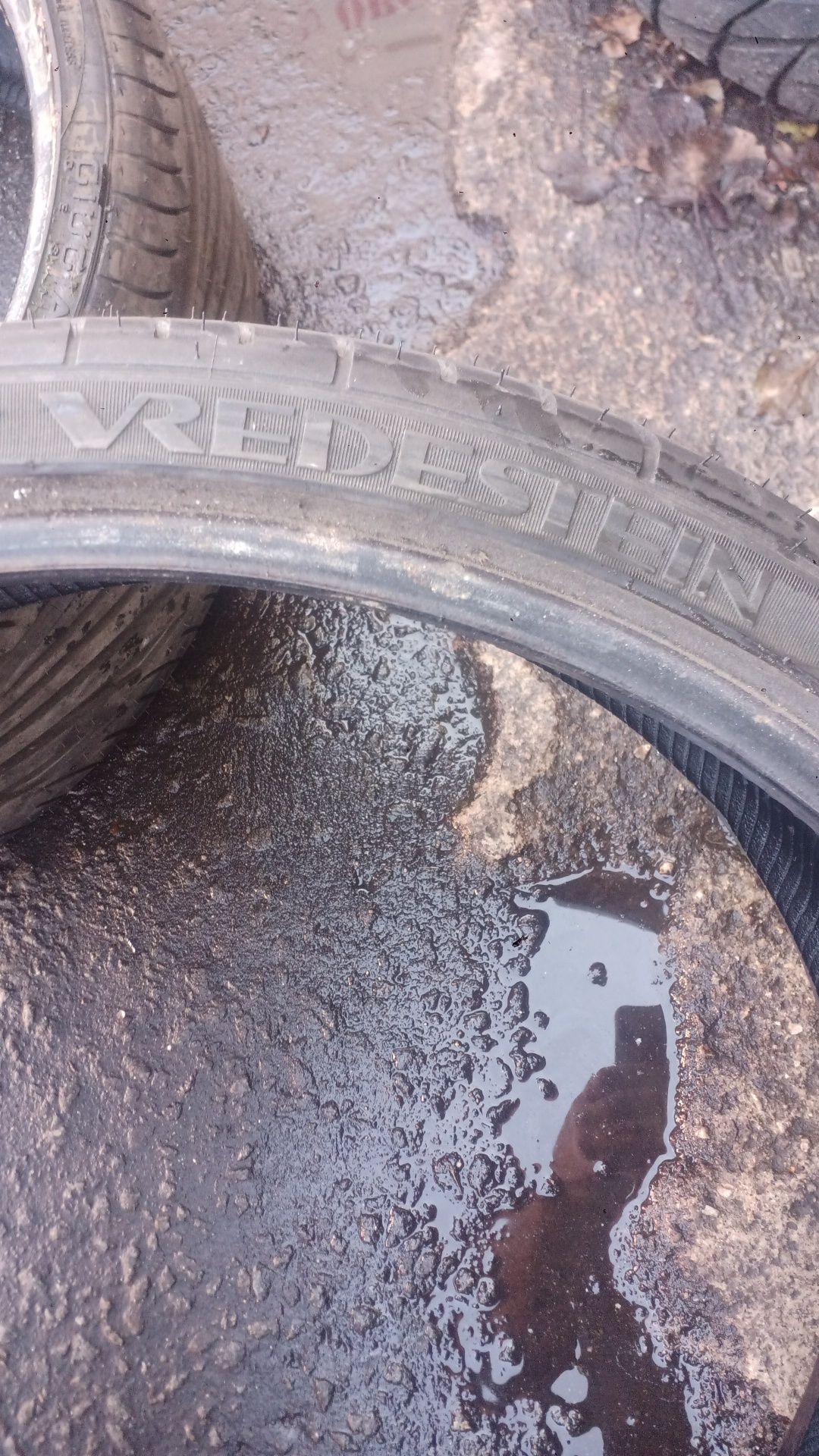 235/30 zr 22 vredestein