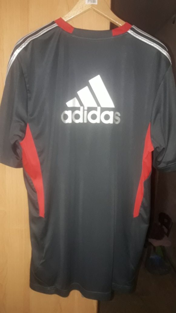 Продам футболки Umbro,Adidas.