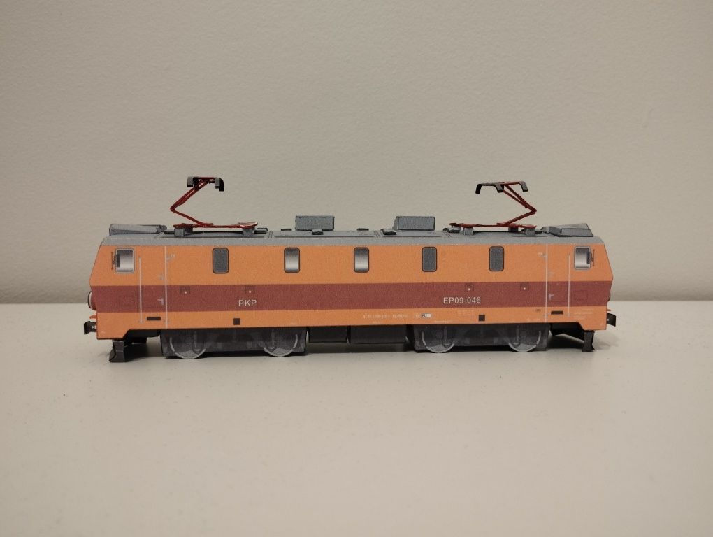 Model kartonowy  zabawka pociąg  autobus lokomotywa duża towarowa osob