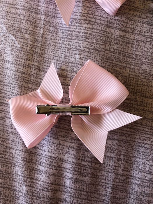 Laços com grampo criança