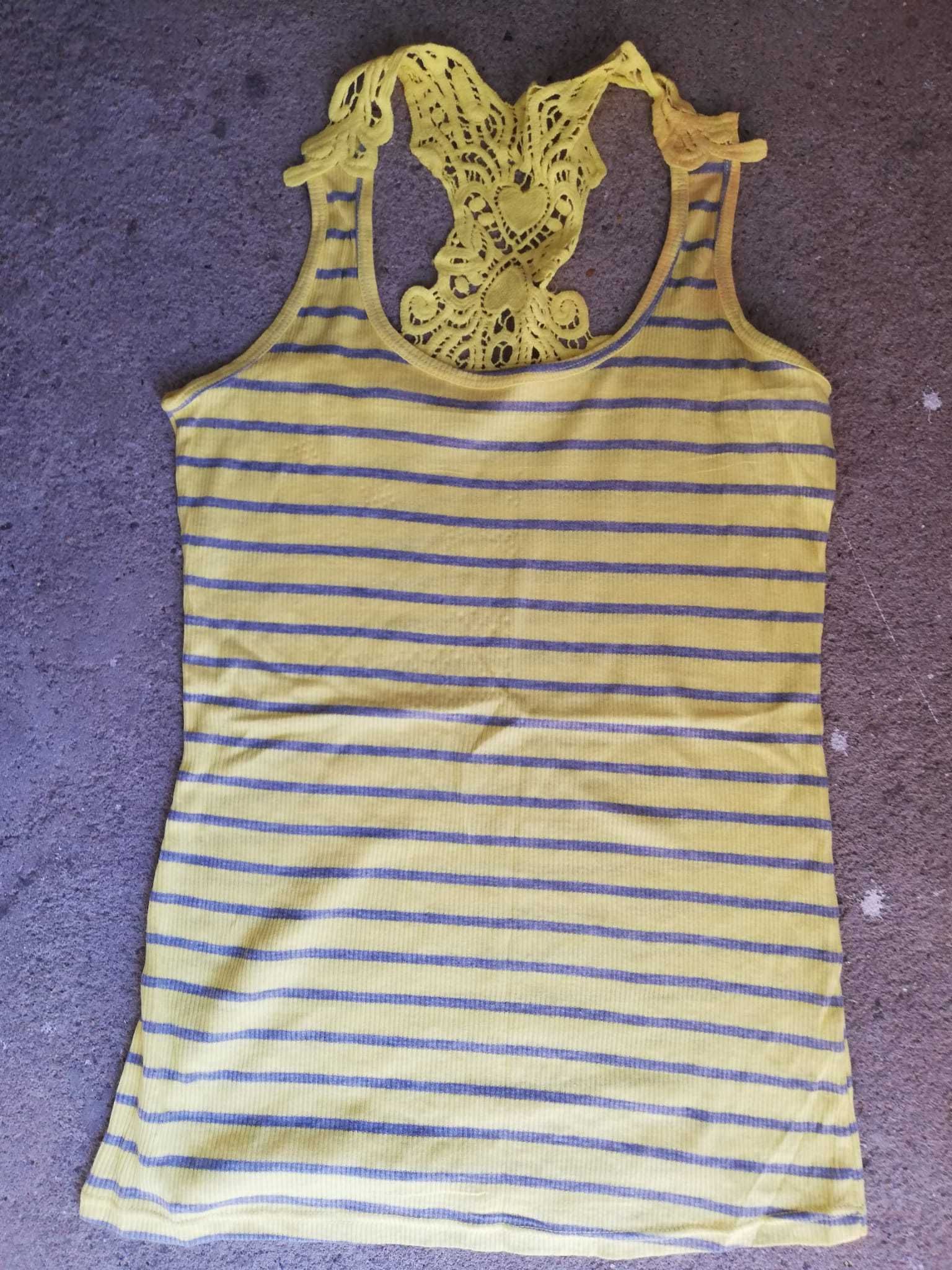 Blusa as riscas com detalhes nas costas