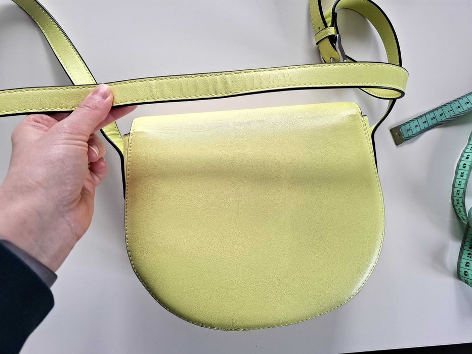 Kompaktowa torebka w odcieniu jasnej zieleni/ żółci